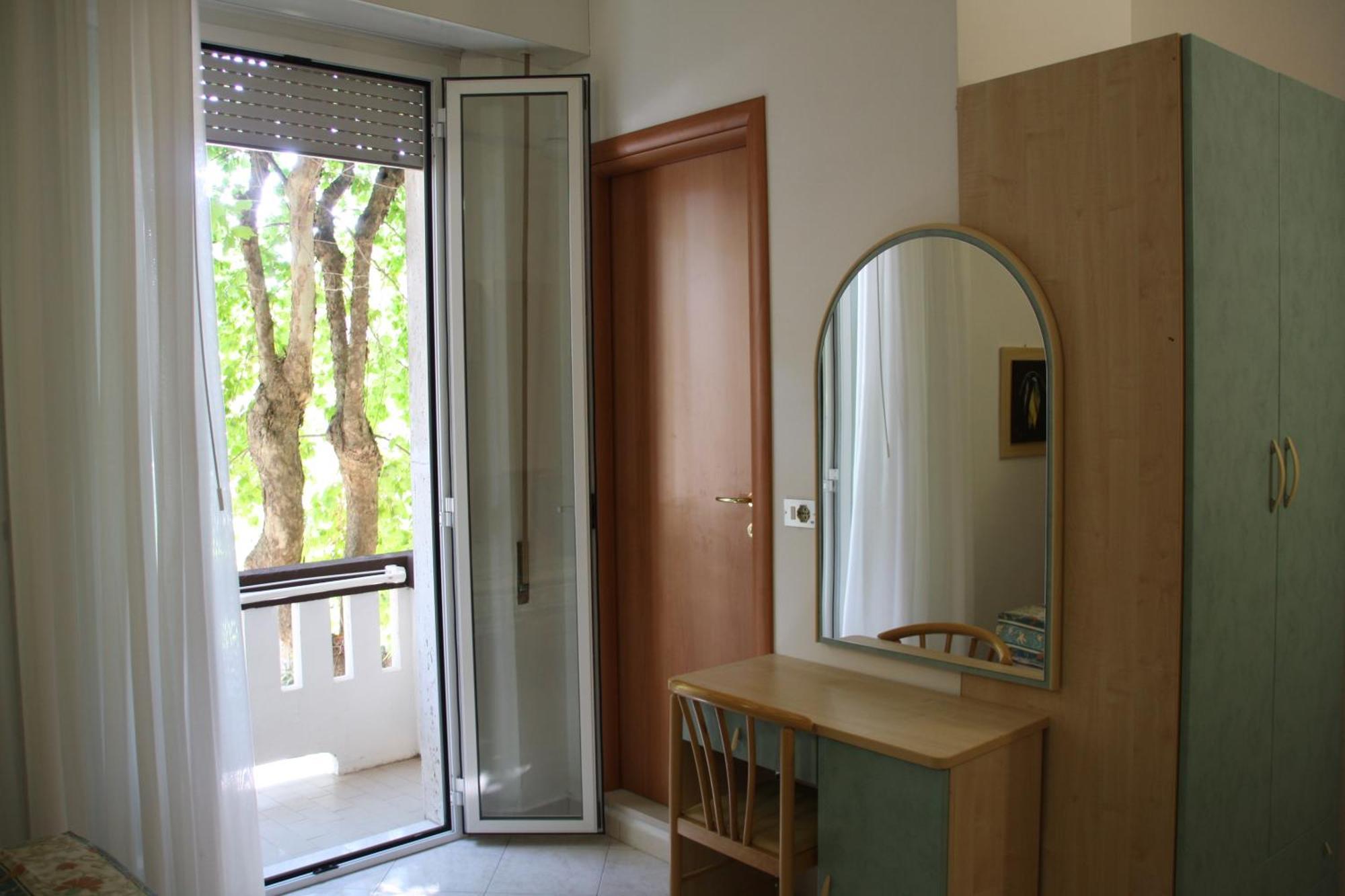 Hotel Flora Bellaria-Igea Marina Zimmer foto