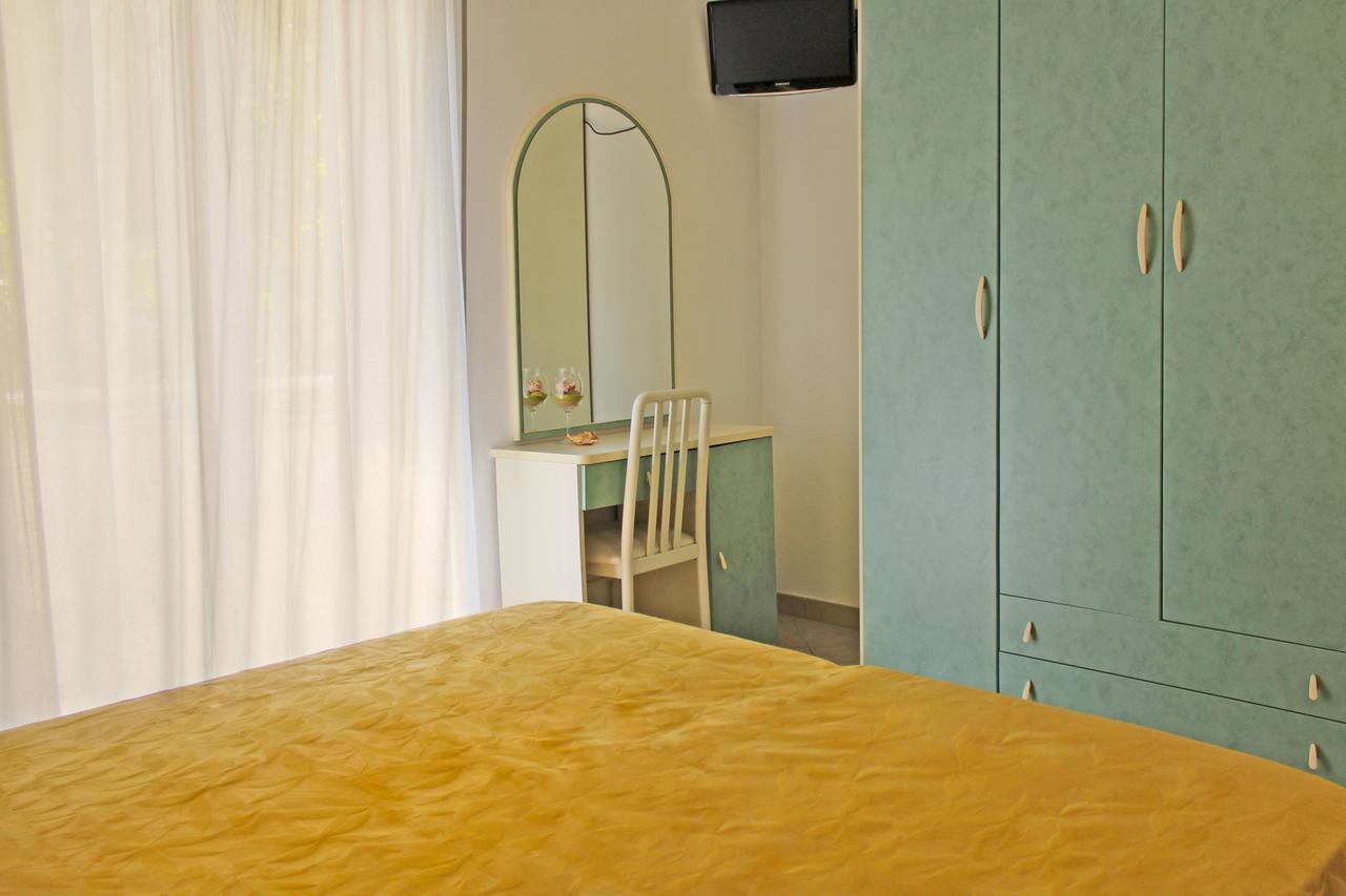 Hotel Flora Bellaria-Igea Marina Exterior foto