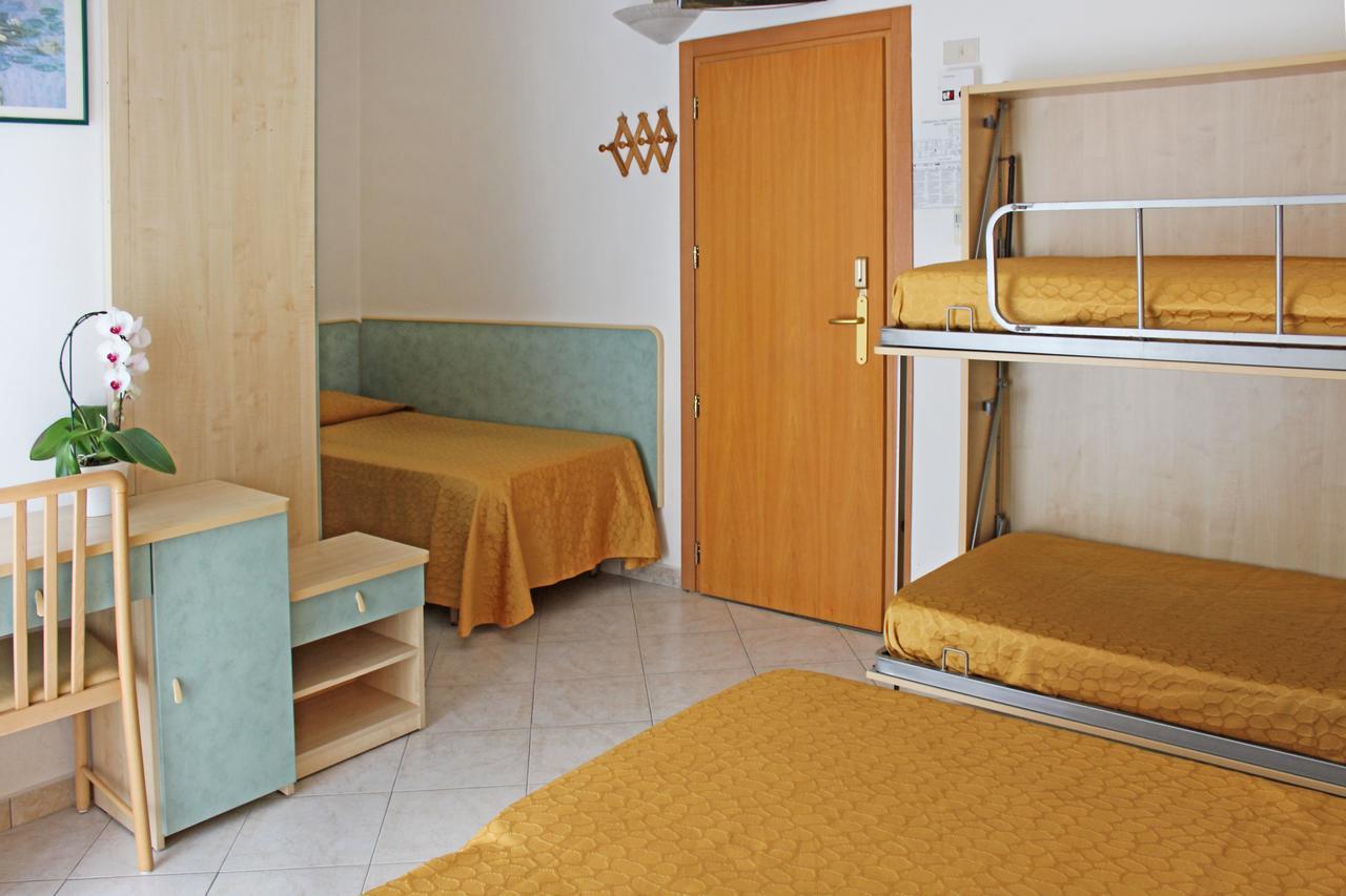 Hotel Flora Bellaria-Igea Marina Exterior foto